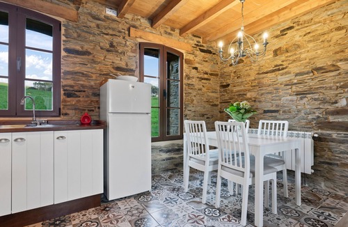 Trabada Apartment | Casa 'A Corte' with Mountain Views and Private Garden
