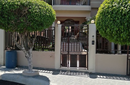 Gregorio Luperon Apartment | Casa Amueblada Segundo Nivel
