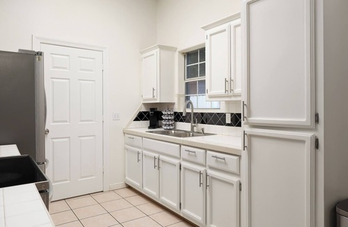 Pharr House | Casa Aaron, Large Pool, Game Room, Spacious Backyard with Palm Trees, 3 Bedrooms