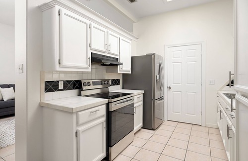 Pharr House | Casa Aaron, Large Pool, Game Room, Spacious Backyard with Palm Trees, 3 Bedrooms
