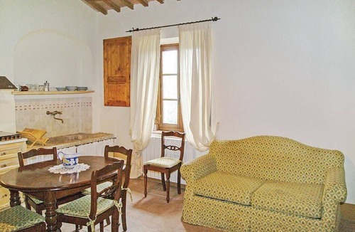 Rapolano Terme House | Casa Adalberto B: A pleasant and spacious two-story apartment that is part of an ancient country house built on a hillside, surrounded by meadows and woods.