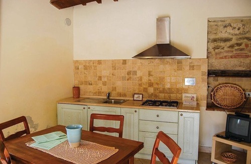Rapolano Terme House | Casa Adalmina A: A pleasant and spacious apartment that is part of an ancient country house built on a hillside, surrounded by meadows and woods.