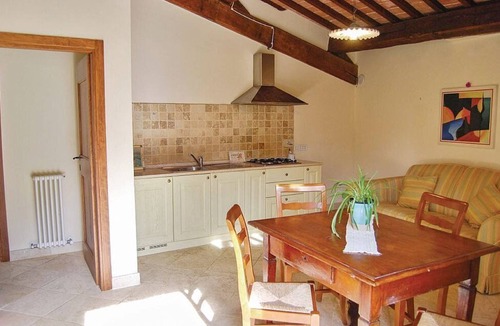 Rapolano Terme House | Casa Adalmina C: A pleasant and spacious apartment that is part of an ancient country house built on a hillside, surrounded by meadows and woods.