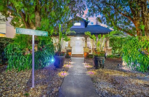 East Little Havana Villa | Casa Alaïa West Brickell Sleeps 20 Pool&Spa