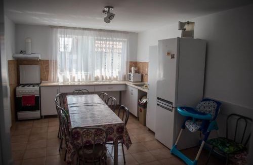 Sandulesti House | Casa Albă