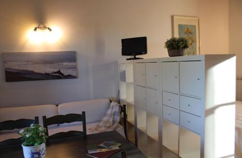 Cecina Apartment | Casa "Ale" con piscina comune e bellissimo giardino a 5 minuti dal mare