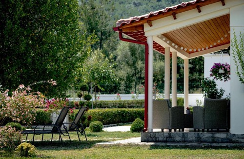Olympiada House | Casa Alegria