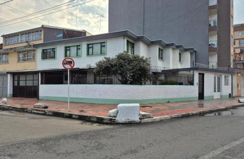 Barrios Unidos House | Casa Alice