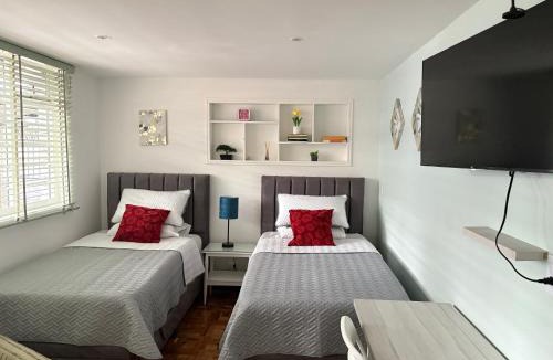 Barrios Unidos House | Casa Alice