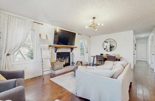 Royal Pines House | Casa Amarilla