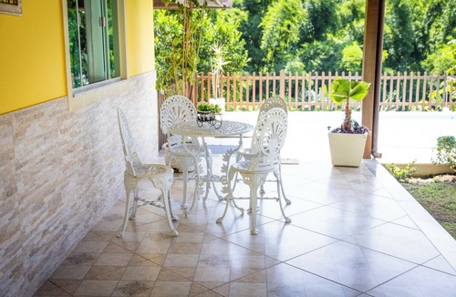 Macae House | Casa ampla c piscina e churrasq em meio à natureza