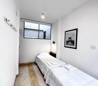 Junin Apartment | Casa amplia, céntrica y con garage en Junin, BA