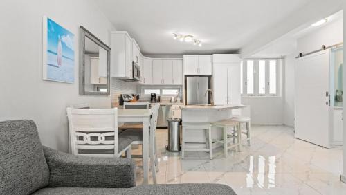 Puntas House | Casa Angelica Apt 202 steps to Sandy Beach