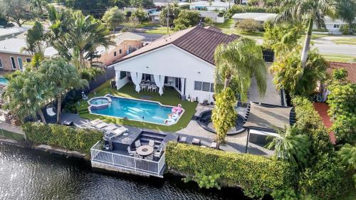 Park East Villa | Casa Asaka Waterfront Pool Paradise