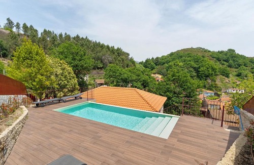 Campo de Gerez House | Casa Aurora