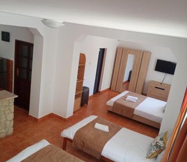 Tasnad House | Casa Barry's