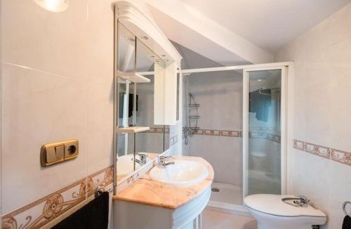 Lalin House | Casa Bella Lalin- 4 Double bedroom Galician Country Home!