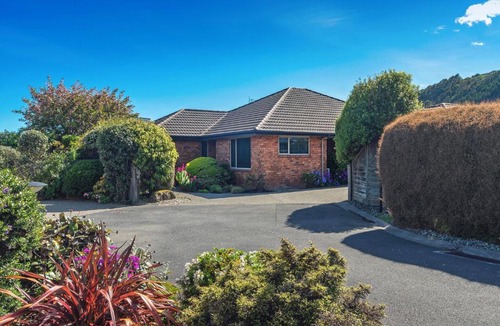 Nelson House | Casa Bella - Nelson Holiday Home