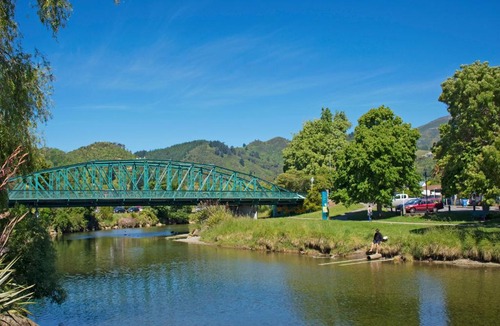 Nelson House | Casa Bella - Nelson Holiday Home