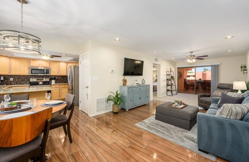 Paradise Valley Village Condo | CASA BELLA