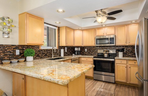 Paradise Valley Village Condo | CASA BELLA