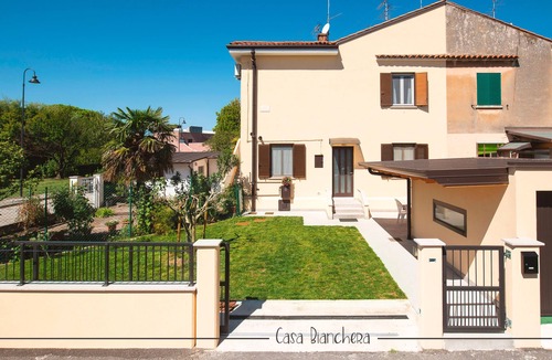 Monfalcone House | Casa Bianchera, Apartment with independent entrance and garden
