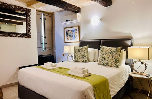 Cospicua Hotel | Casa Birmula
