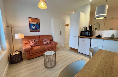 Brive-la-Gaillarde Apartment | CASA BLUM #2 - Studio climatisé, à 2 pas de la gare
