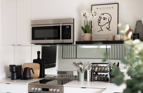 Whyte ave Apartment | Casa Bramble Luxury 2Bed Suite near UofA Hospital