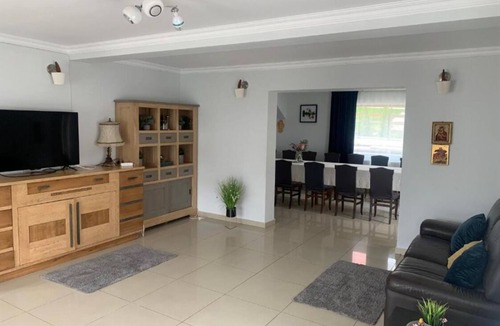 Moieciu Bed & Breakfast | Casa Bucegi - 1 Queen BR