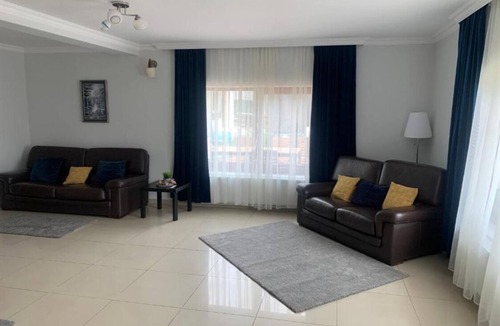 Moieciu Bed & Breakfast | Casa Bucegi - 1 Queen BR