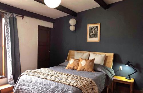 Del Cerrillo House | Casa Centralita, in centro with views, fire pit and tree house