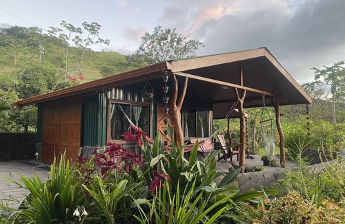 Monteverde Cabin | Casa Cacique 2026 NEWLY Re-Opened and Managed- surrounded by nature and beauty