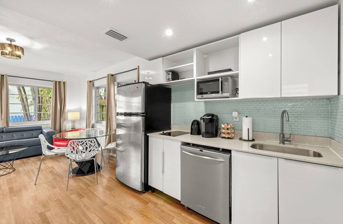 Flamingo/Lummus Hotel | Casa CAIA Sobe Suite C Large one bedroom with Pool