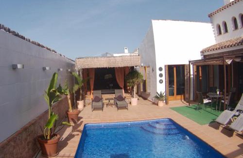 Caserio Los Tarquinos Villa | Casa Calida