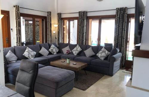Caserio Los Tarquinos Villa | Casa Calida
