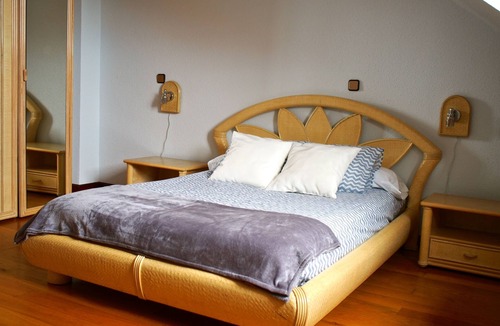Orena House | Casa Camelias 3 KM from Santillana del Mar