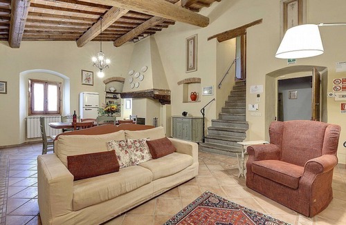 Pontassieve House | Casa Camomilla E: A characteristic and welcoming two-story independent house surrounded by meadows and by green hills, with Free WI-FI.