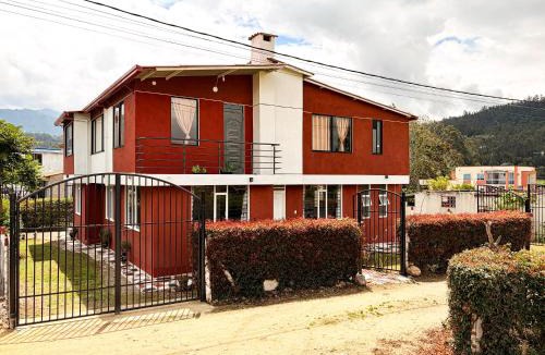 Duitama House | Casa Campestre Moderna Grande Parking Incluido
