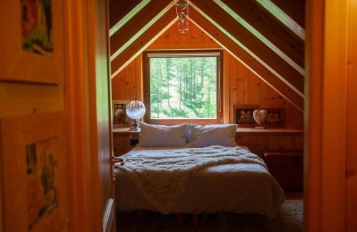 Cantone Ski Chalet | Casa Cantone Devero-baita storica con balcone e giardino, posizione comoda e soleggiata- spazio biciclette