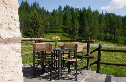 Cantone Ski Chalet | Casa Cantone Devero-baita storica con balcone e giardino, posizione comoda e soleggiata- spazio biciclette