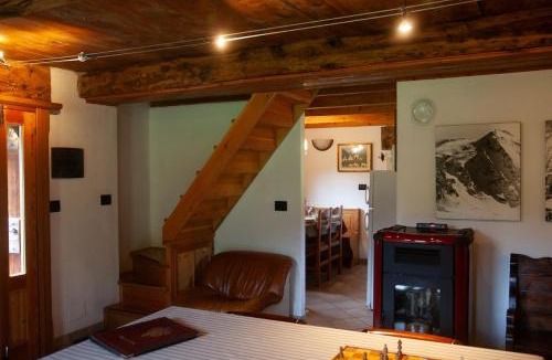 Cantone Ski Chalet | Casa Cantone Devero-baita storica con balcone e giardino, posizione comoda e soleggiata- spazio biciclette