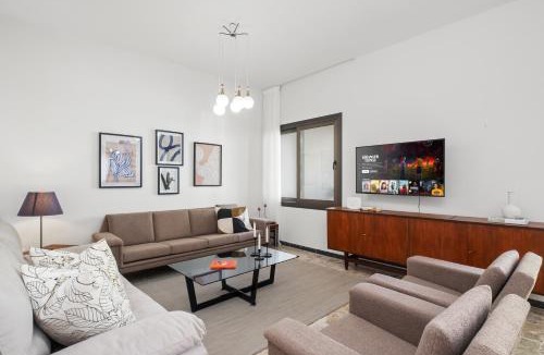 Old Town House | Casa Centrale by Nomads - 2BD Home with Workspace