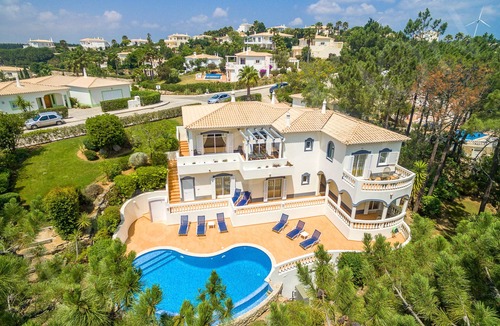 Budens Villa | Casa Clajon | professionally cleaned | 4-bedroom villa | private pool | on golf course