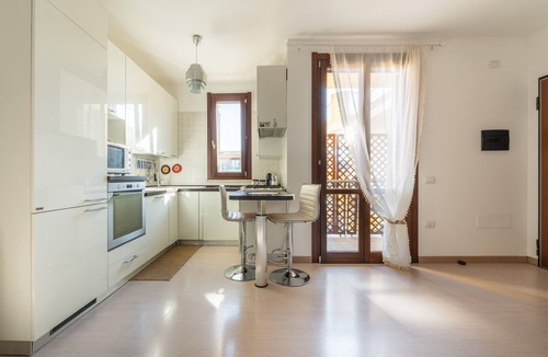 Elmas Apartment | Casa Claudia – Elegant apartment near the airport
