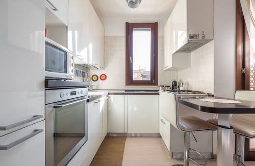Elmas Apartment | Casa Claudia – Elegant apartment near the airport