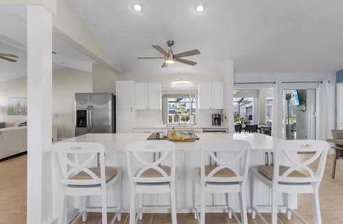 Pelican House | Casa Colada, A Modern 4-Bedroom Cape Coral Retreat