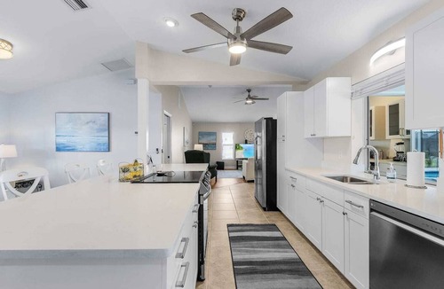 Pelican House | Casa Colada, A Modern 4-Bedroom Cape Coral Retreat