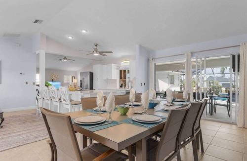 Pelican House | Casa Colada, A Modern 4-Bedroom Cape Coral Retreat
