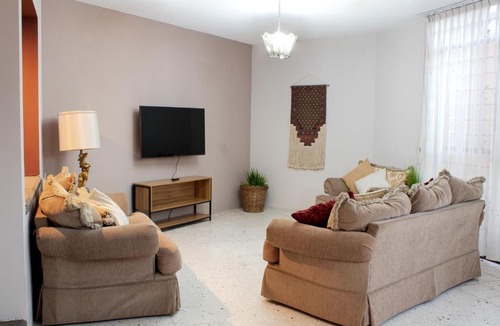 Estacion House | Casa Colibrí - Amplia cómoda en zona tranquila y bien conectada